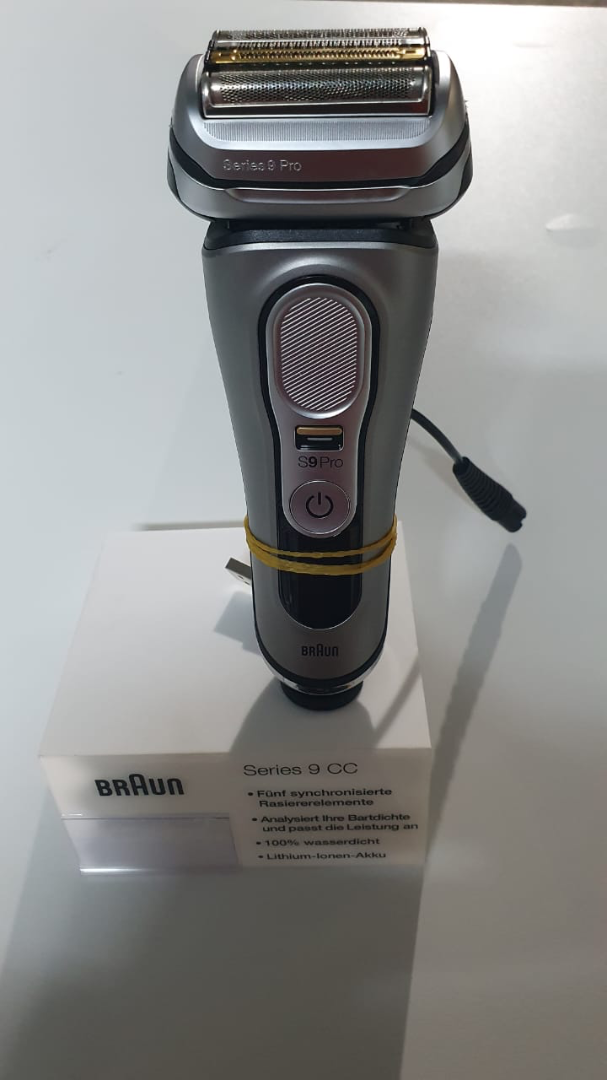 Experience a Close Shave with the Premium Electric Shaver!63362468705922110