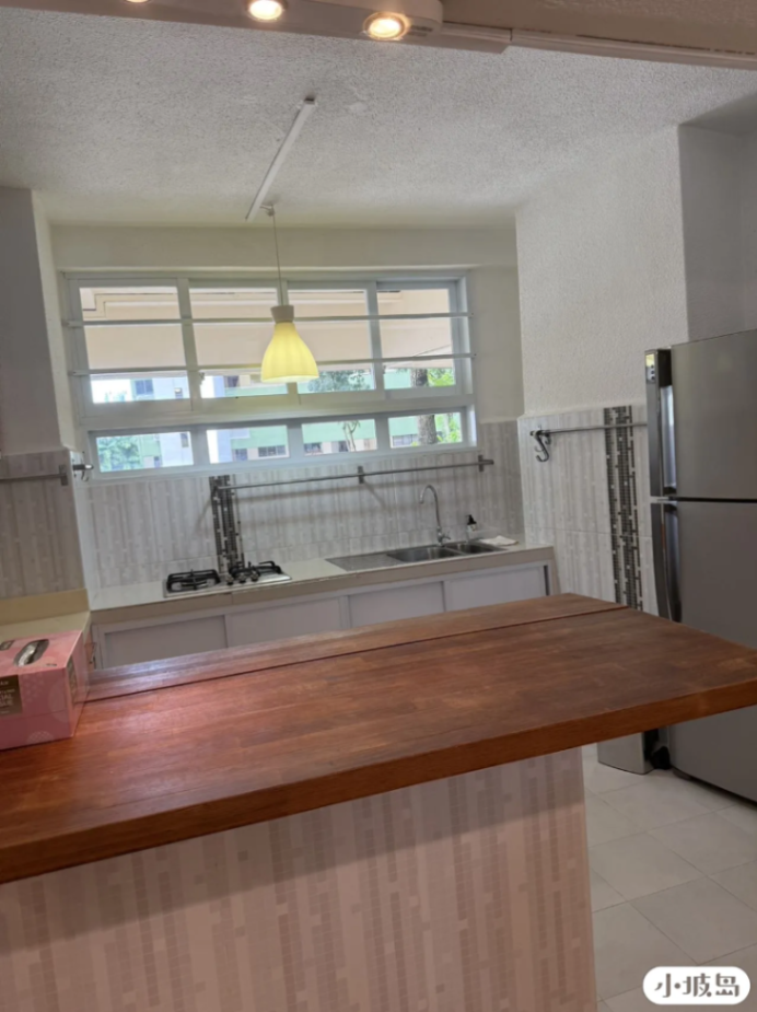 NUS female-only common room available from the 1st of the month, near SIM and NUS. Fully furnished apartment in Clementi, female-only common room S591301, with full amenities including swimming pool and gym. A master room is also available in the same unit.63384389345282112