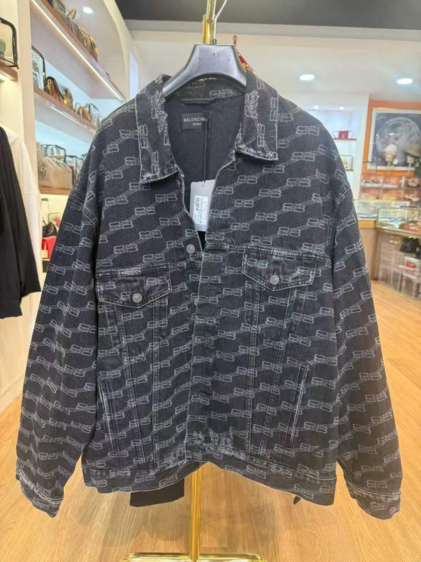 Balenciaga Denim Jacket – Size M (Pre-Owned)63825356239106110