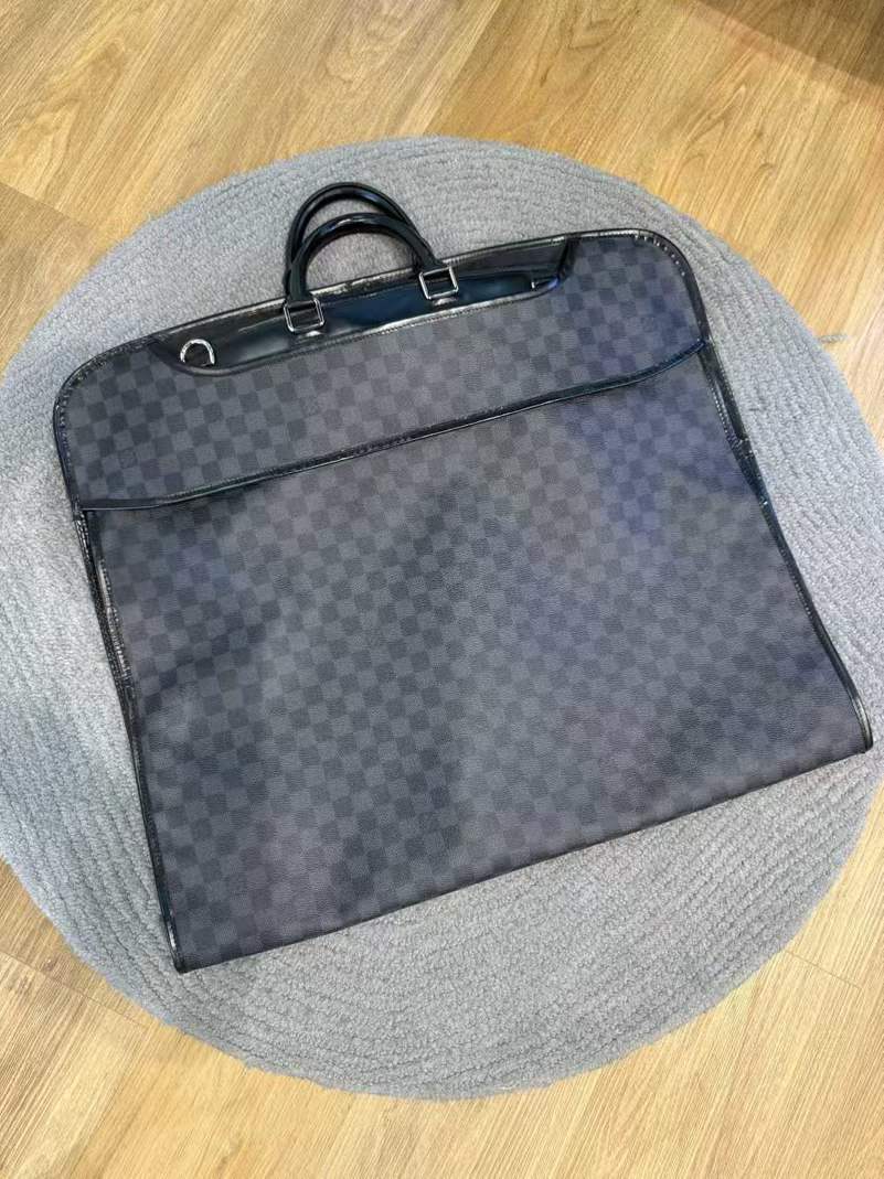LV Damier Suit Storage Bag – Pre-owned