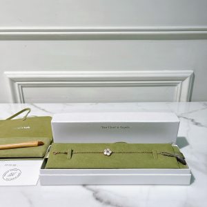 VCA LUCKY SPRING BRACELET64321818675970110