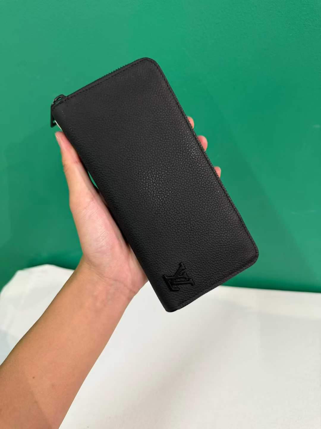 Louis Vuitton Long Zipped Wallet – Pre-owned