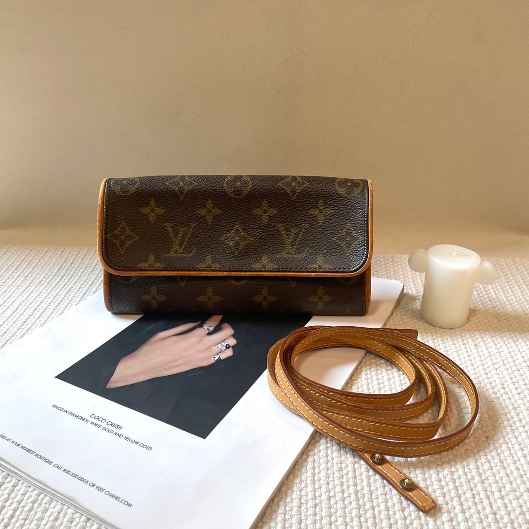 LV 路易威登 中古老花Pochette信封包