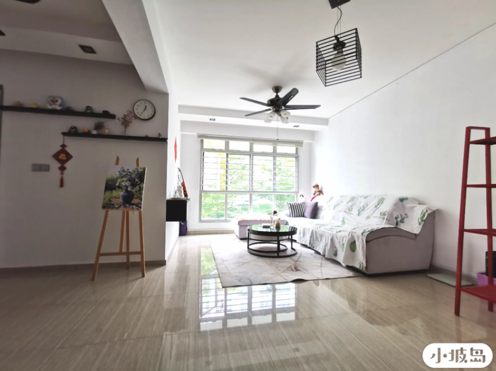 Private room with large window in quiet Cardi area, available for female tenants only63373780490113110