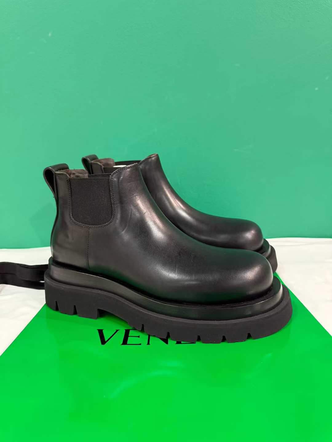 Bottega Veneta Tire Sneakers – Size 37