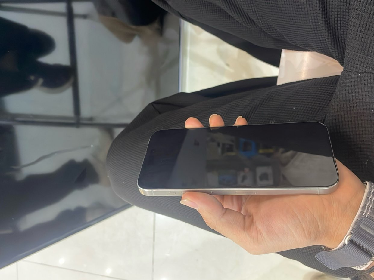 ايفون 15 برو ماكس بسعر مغري 64070217507971112