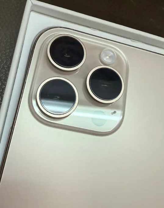 iPhone 16 Pro Max clean like new65005802452354110