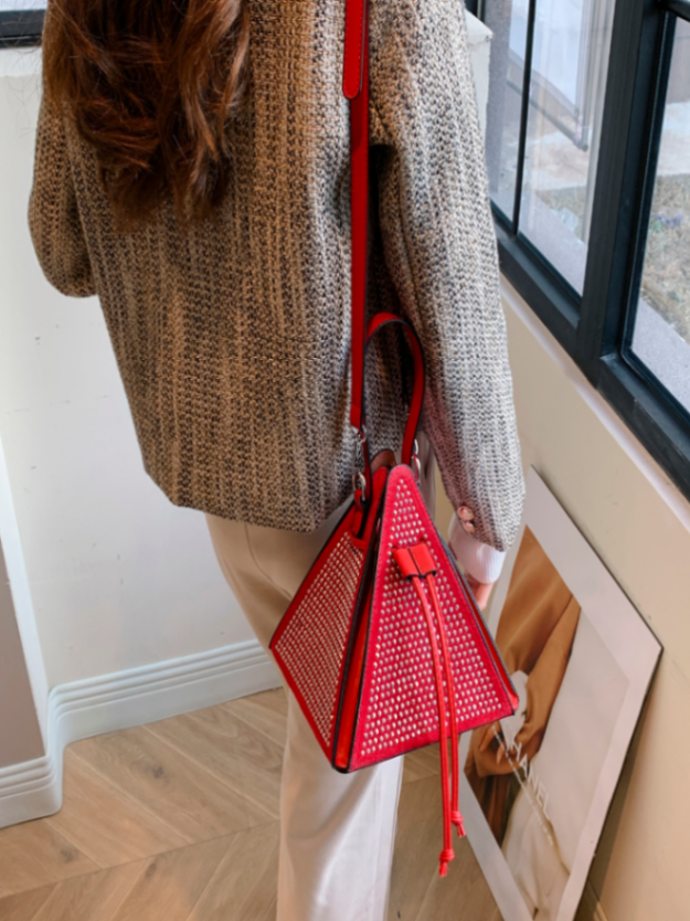   Fashionable and simple triangular bag63051684488322111