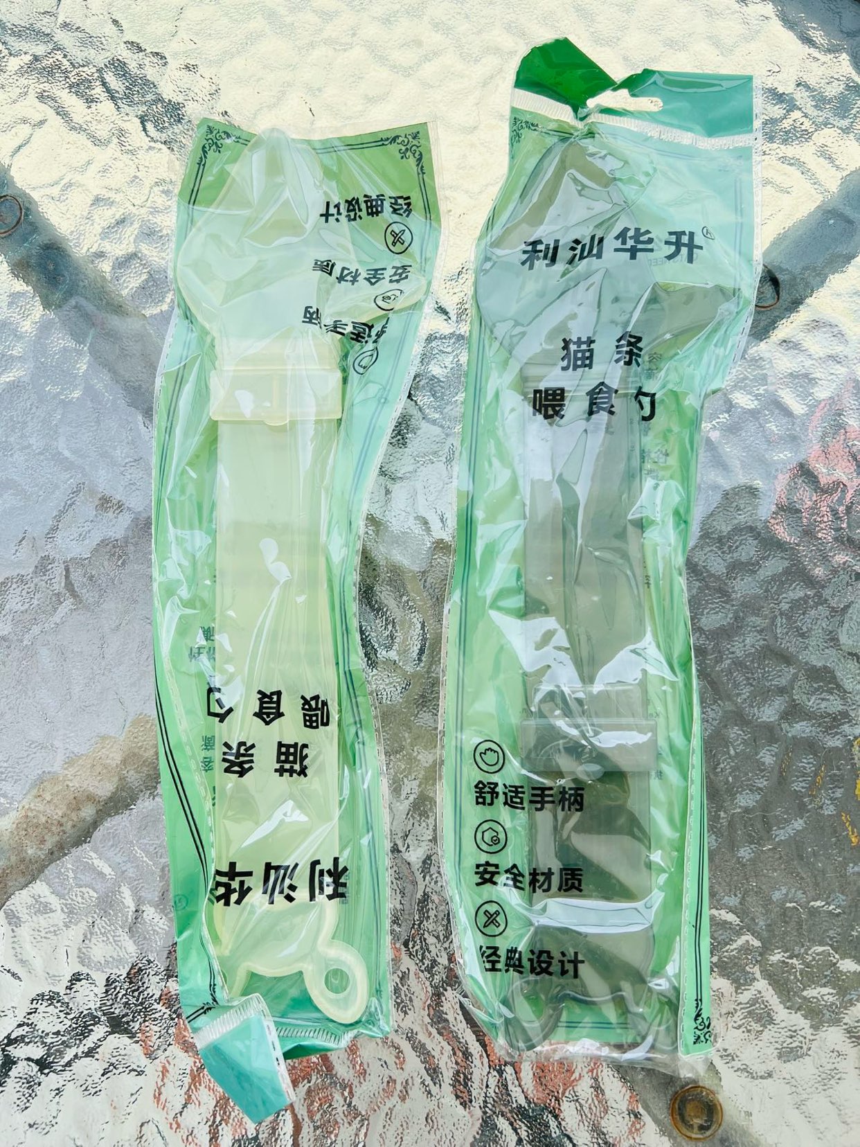 مهد قطة للنافذة64098734813441114