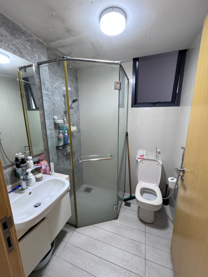 Graduation sublet63521560370050111