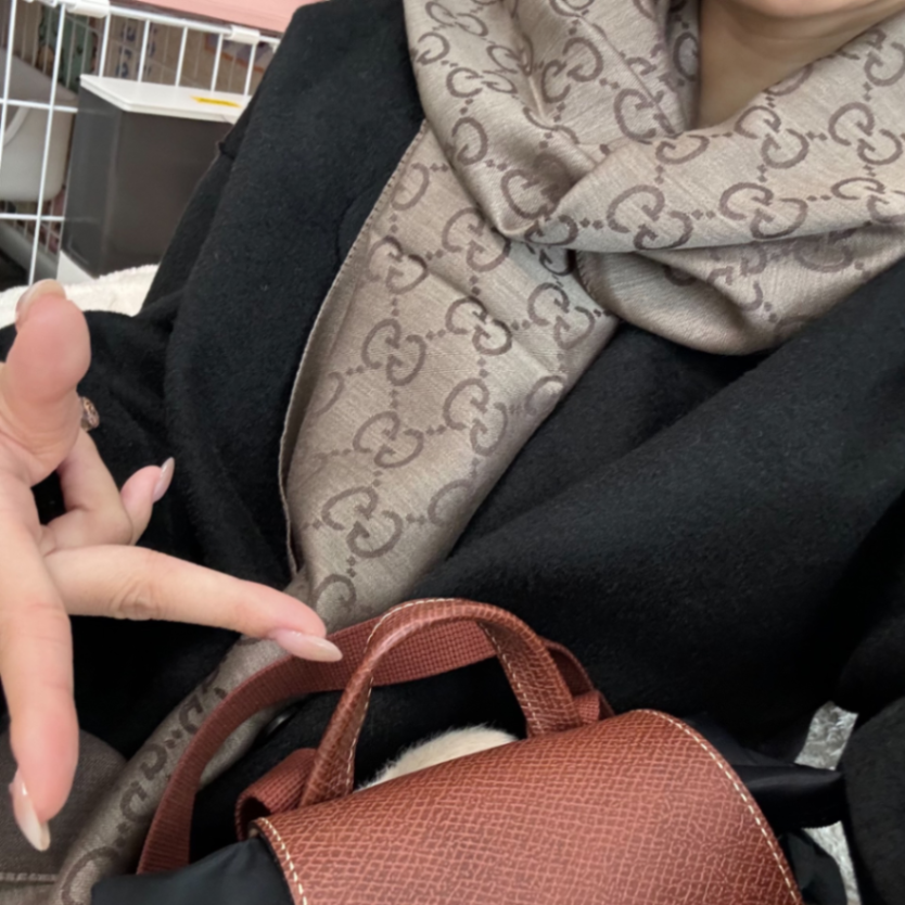 Gucci scarf, bought half a year ago, almost new62924065680259110