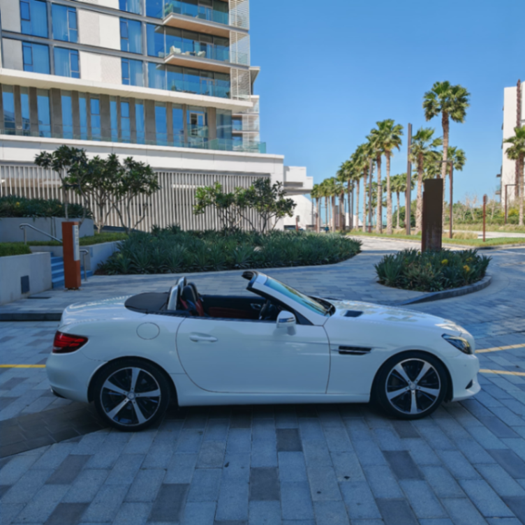 2017-Meercedes Benz SLC 300 Amg  Full option 2.0L/4 Cyl Gcc Specs63702666856194112