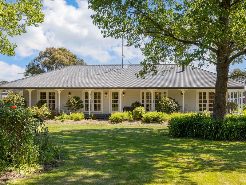 452 Bacchus Marsh Road, Bullengarook, Vic 3437