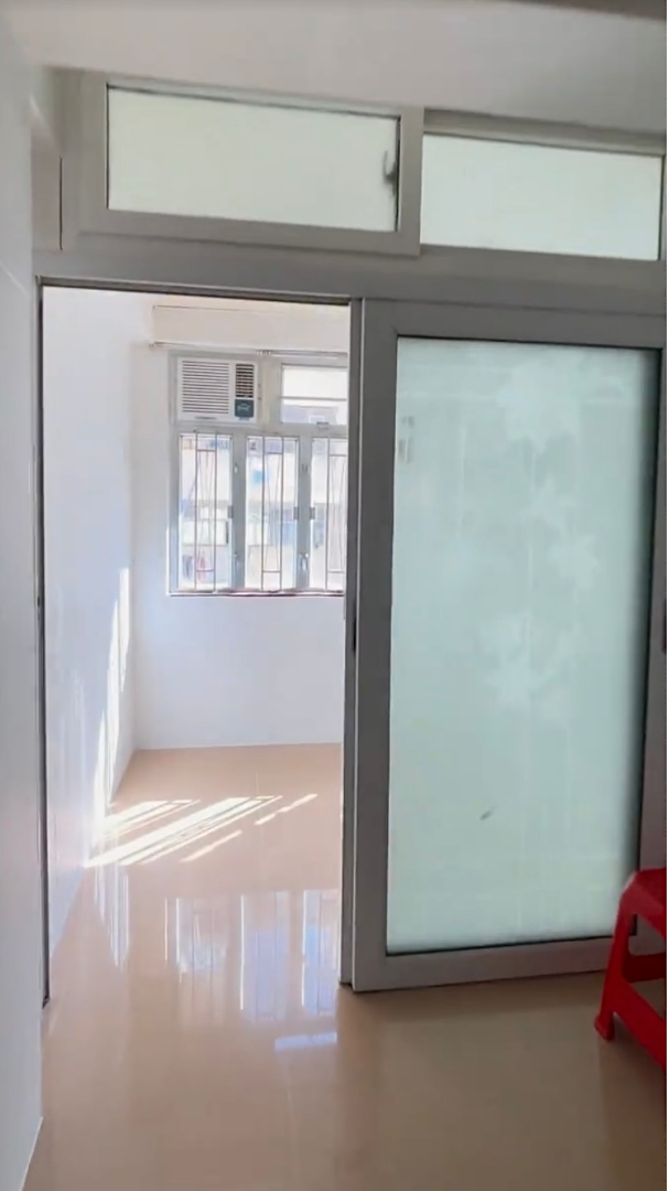 City center, one bedroom and one living room, near Sham Shui Po MTR station63424421158658111