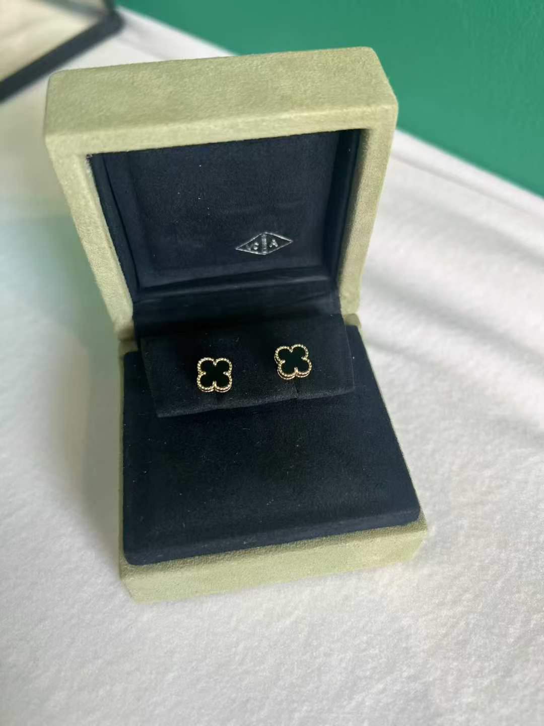 Van Cleef & Arpels Small Black Alhambra Earrings – Pre-Owned63817389730561110