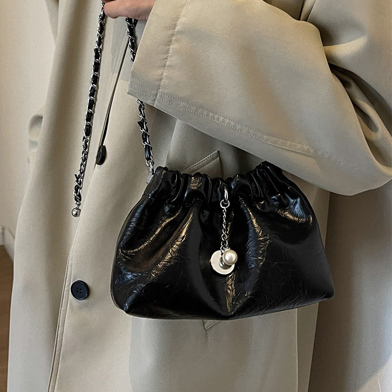 Chic Black Ruched Chain - Strap Bag63206103127555110