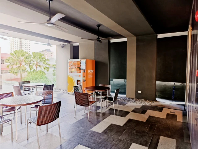 Newton Suites63415935406082112