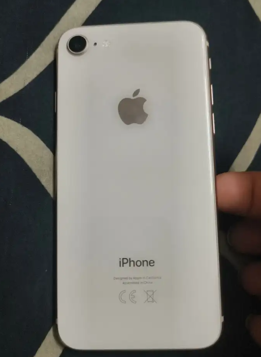 iPhone 8 Two Clean Devices64992456389633110