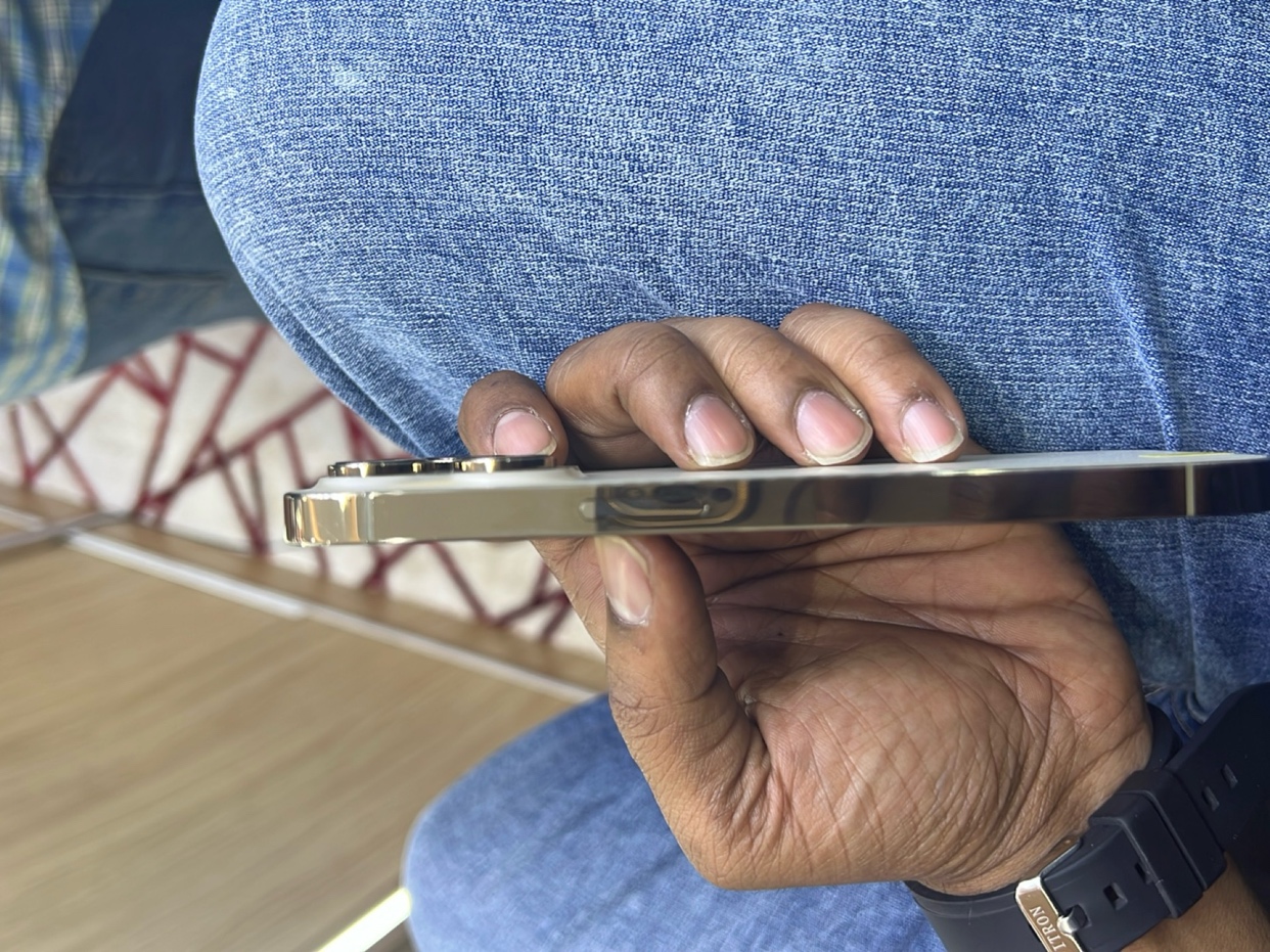 iPhone64457384756738112