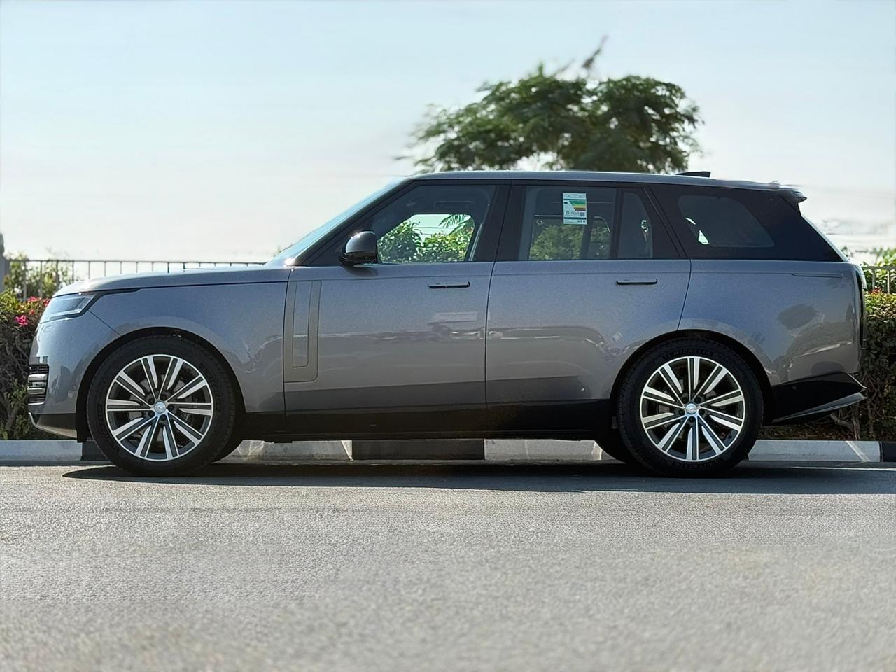 لاند روفر رينج روفر 2025 سعة 3.0 لتر V6 HSE MHEV بقوة 360 حصان بنزين أوتوماتيكي دفع كلي64611028145666113