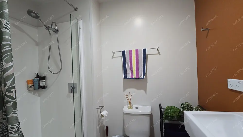 Studio With Private Bathroom and Kitchen - Utilities Included (Big)64253130093571111