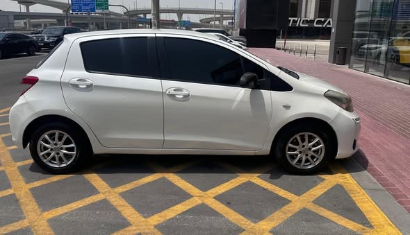 toyota-yaris-2012-64844115508865113