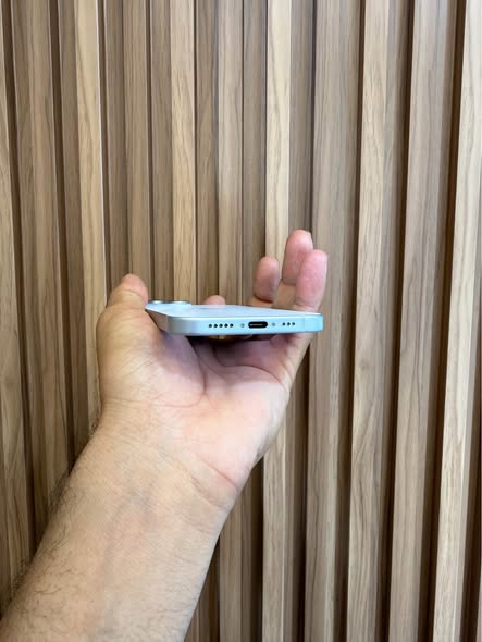 iPhone 15 — 256GB65072477501058112