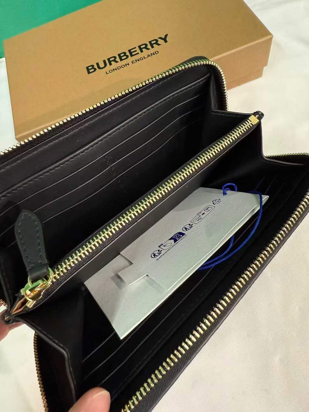 Burberry Long Leather Wallet64444125566339111