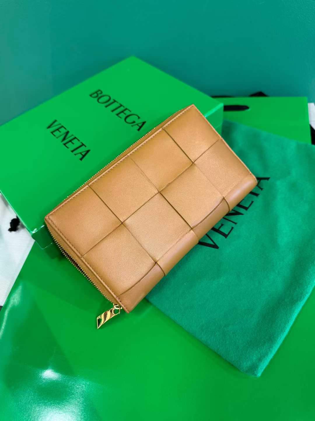 Bottega Veneta Long Zip Wallet – Pre-Owned