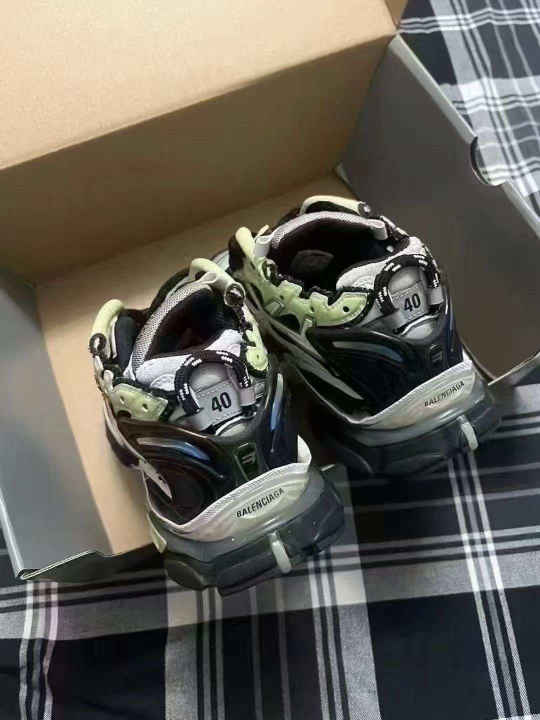 Balenciaga巴黎世家黑灰绿runner63682845200641111