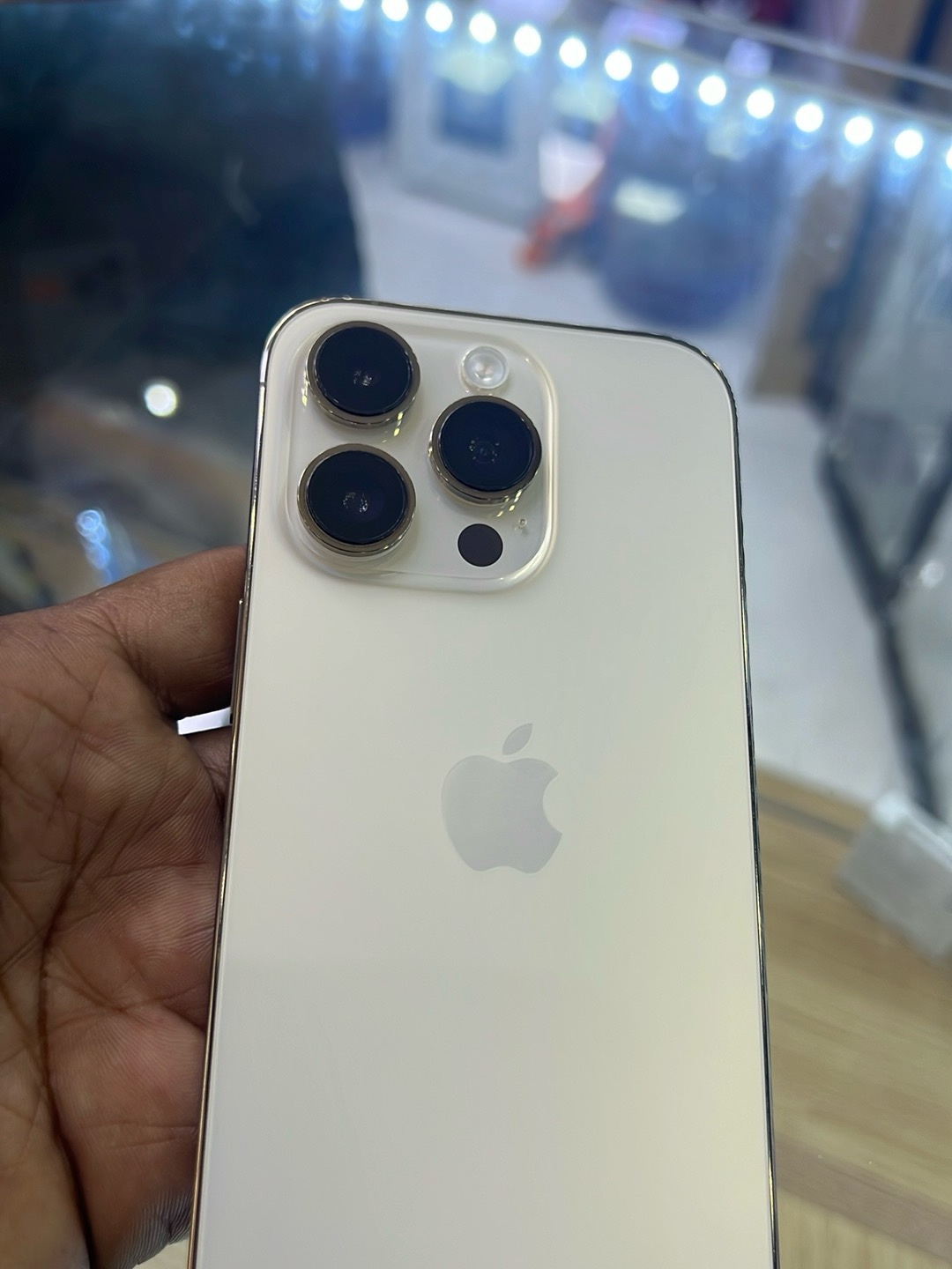 iPhone64457384756738115