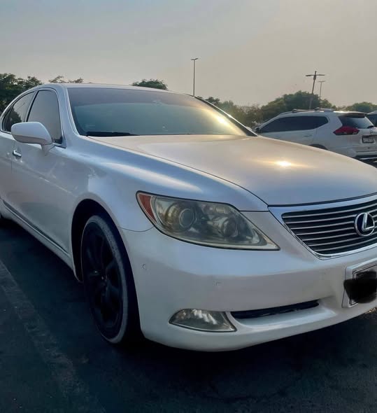 LEXUS LS 46064674888592258113