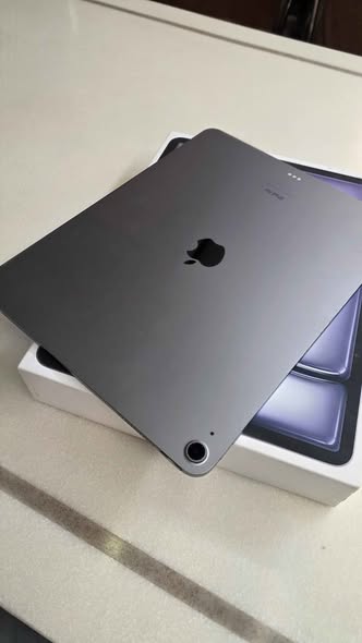 IPad air m2 13 inch 128 GB new condition Battery 97. 0550463305 call or what's app