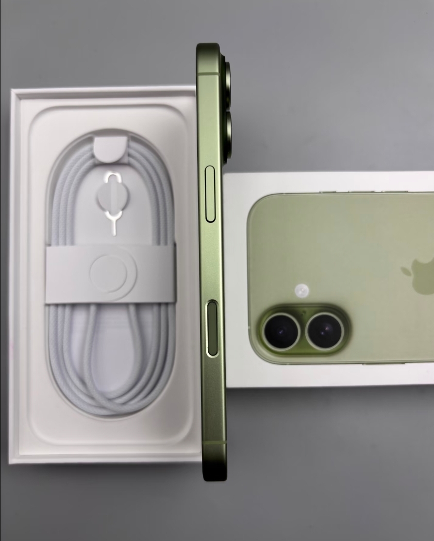 Apple iPhone 17 256GB 5G Unlocked with Original Accessories