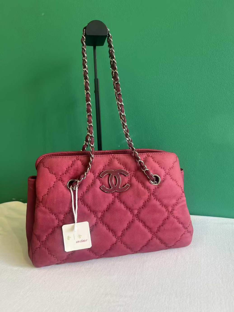 Chanel Vintage Shoulder Bag – Quilted Burgundy Lambskin | Great Condition24 Chanel Vintage Shoulder Bag – Quilted Burgundy Lambskin | Great Condition632275866268181124