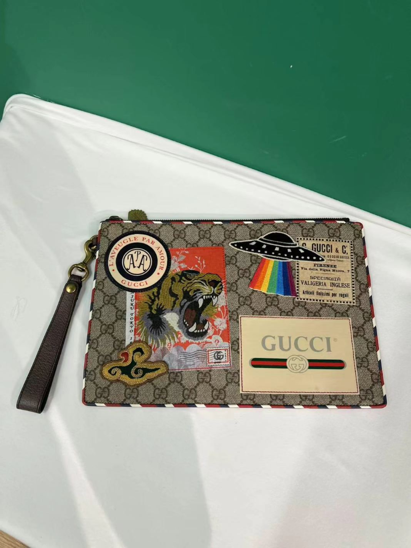Gucci GG Supreme Patch Clutch – Reversible Design | Excellent Condition14 Gucci GG Supreme Patch Clutch – Reversible Design | Excellent Condition632279905848351114